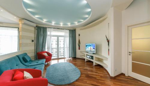 Two-Bedroom Apartment on Khreshchatyk 13