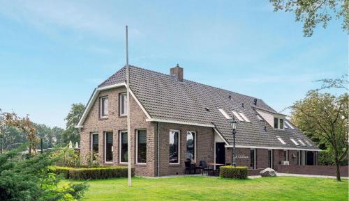 Three-Bedroom Holiday Home 