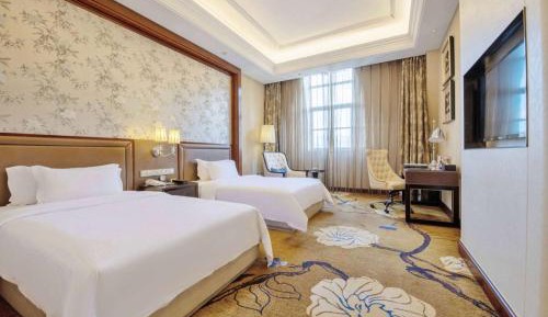 Superior Room with Two Twin Beds and Lake View, Non-Smoking