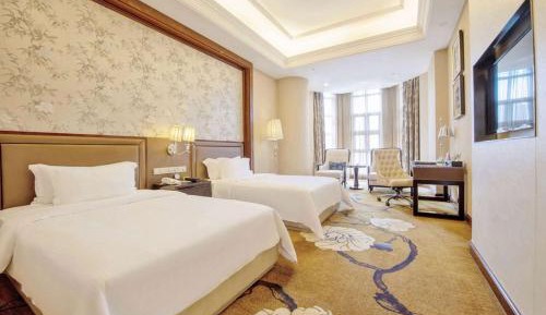 Deluxe Room with Two Twin Beds and Garden View, Non-Smoking