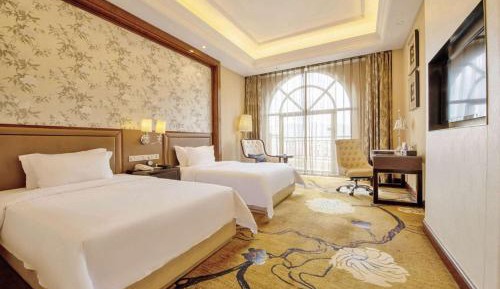Deluxe Room with Two Twin Beds and Lake View Room, Non-Smoking
