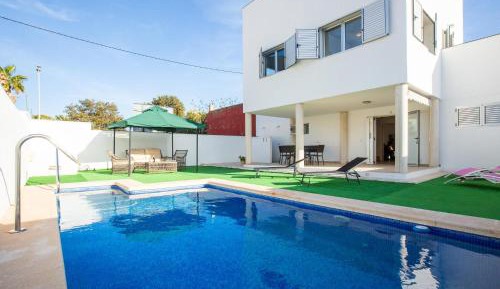 Three-Bedroom Vacation Home 