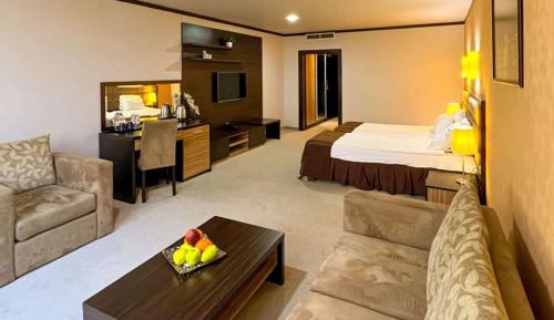 Deluxe Double or Twin Room with City View