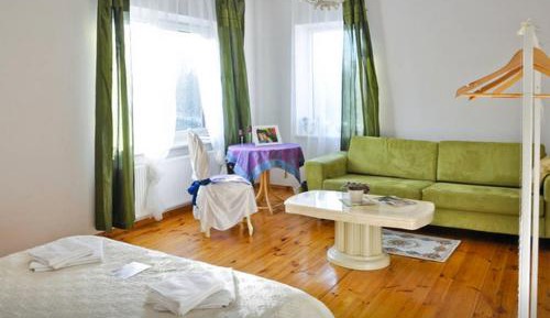 Queen Room with Shared Bathroom