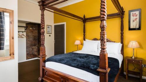 Four Poster Room with River View