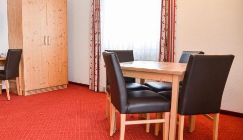 One-Bedroom Suite with Balcony