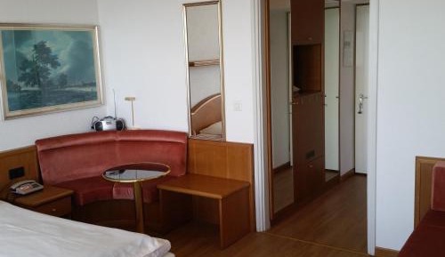 Triple Room with Lake View and Balcony