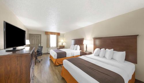 Queen Room with Two Queen Beds - Non-Smoking