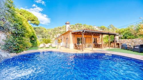 Villa with Garden View
