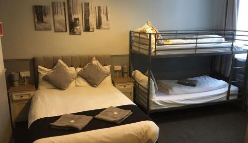 Quadruple Room with Private Bathroom