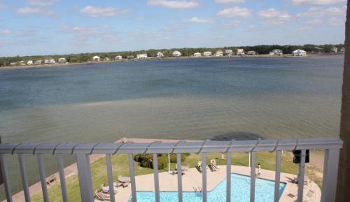 Apartment with Lake View