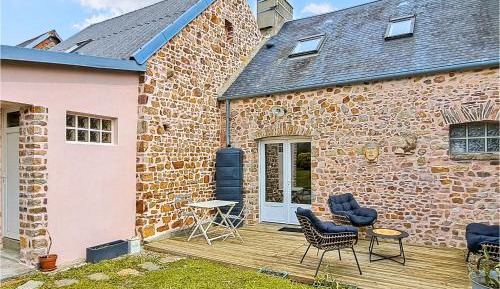 Three-Bedroom Holiday Home 