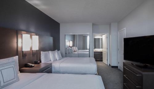 1 Bedroom Suite, 2 Queen, Sofabed