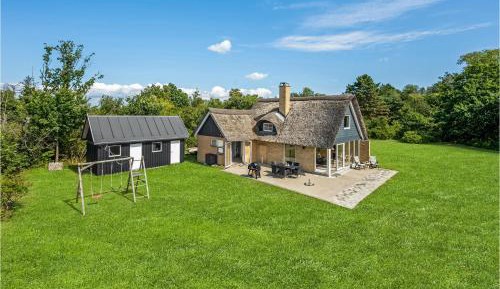 Three-Bedroom Holiday Home 