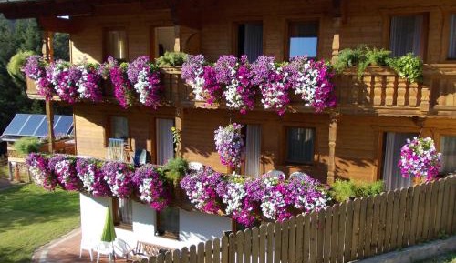 Three-Bedroom Apartment with Balcony