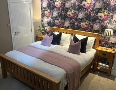 Deluxe Double Room with Side Sea View
