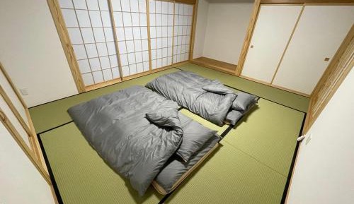Standard Twin Room with Shared Bathroom