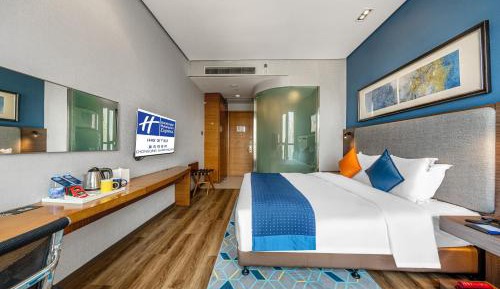 Standard King Room with City View