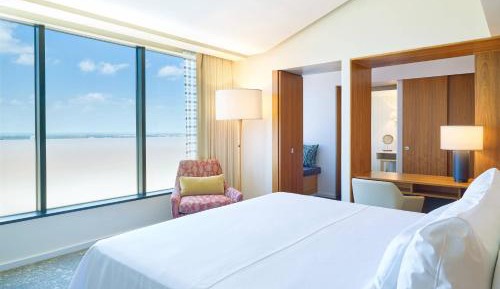 Sky King, Club level, Guest room, 1 King, Top floor