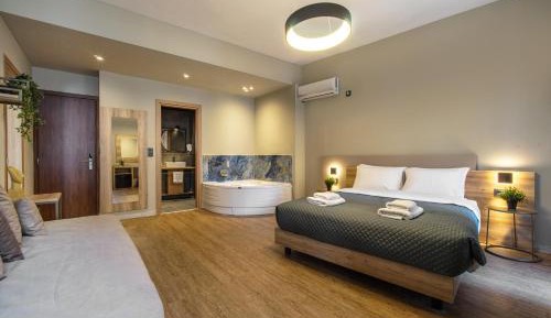 Superior Apartment with Hot Tub & Balcony 