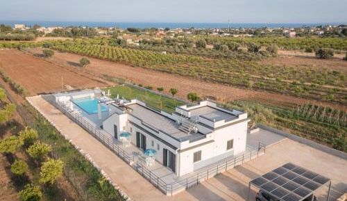 Apartment with Pool View 