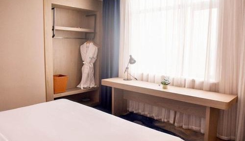 Honorable Suite