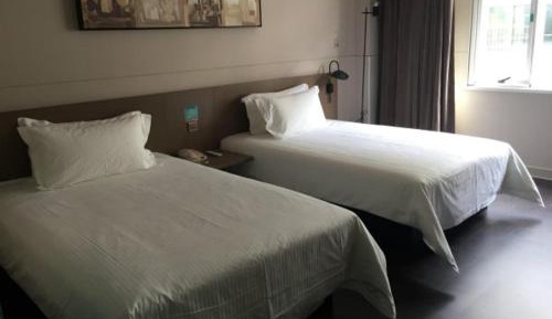 Business Twin Room A