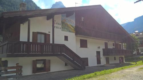 Apartment with Mountain View
