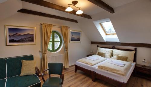 Deluxe Double Room with Extra Bed