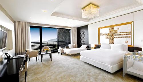 Junior Suite with Mountain View