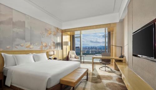 Standard King Room with River View