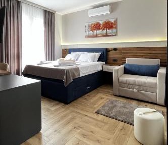 Deluxe Double Room (2 Adults + 1 Child)