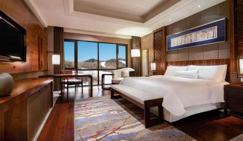 Guest room, 1 King, Resort view