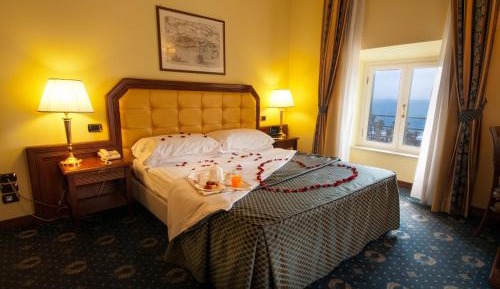 Double or Twin Room with Sea View