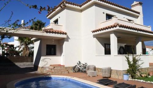 Villa with Garden View
