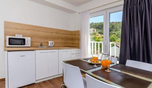 One Bedroom Apartment with Sea View