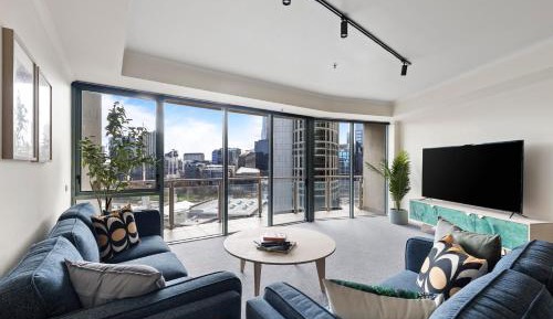 Eve - 3 Bed - 2 Bath Penthouse Style Apartment with City View