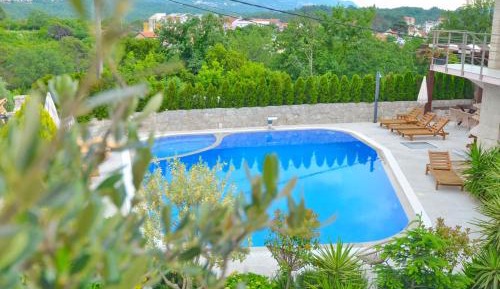 Apartment with Garden View