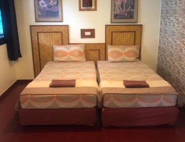 Large Basic Twin Room With Fan 