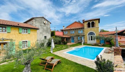 Villa with Garden View