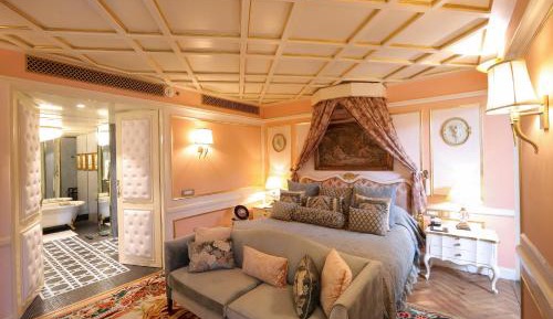 Belle Epoque Suite with Happy Hours at Safari Lounge 5 to 7 pm, Buy 01 drink and get another drink complimentary (spirits), 1200 spa credit per booking