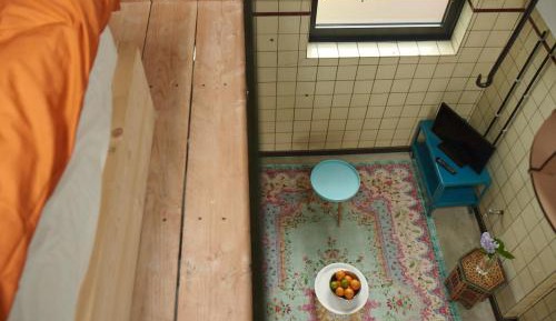 Apartment with Shower