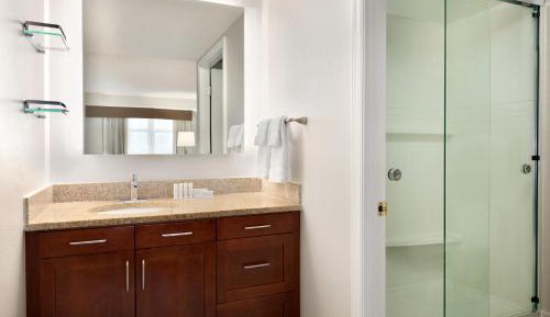 One-Bedroom King Suite with Sofa Bed - Non-Smoking