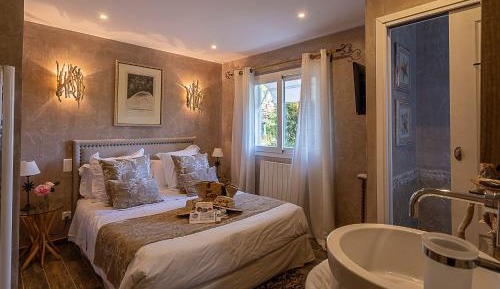 Junior Suite with Pool View