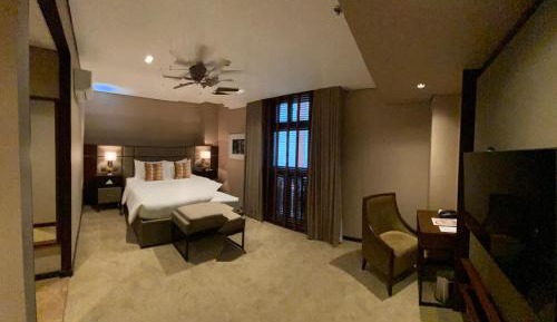 Deluxe King Room
