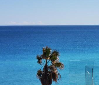Apartment with Mountain View