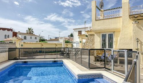 Villa with Garden View