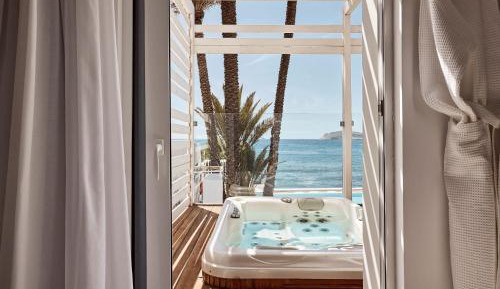 Deluxe Suite with Spa Bath