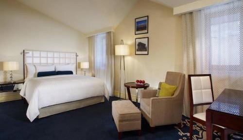 Main Building Deluxe, Guest room, 1 King, Church view