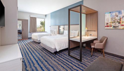 Suite, 2 Queen, Trundle bed